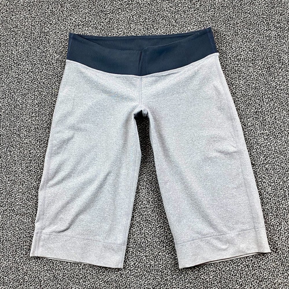 Lululemon Clam Digger Crop Shorts in Gray Size 12 Lowrise Ribbed Waist